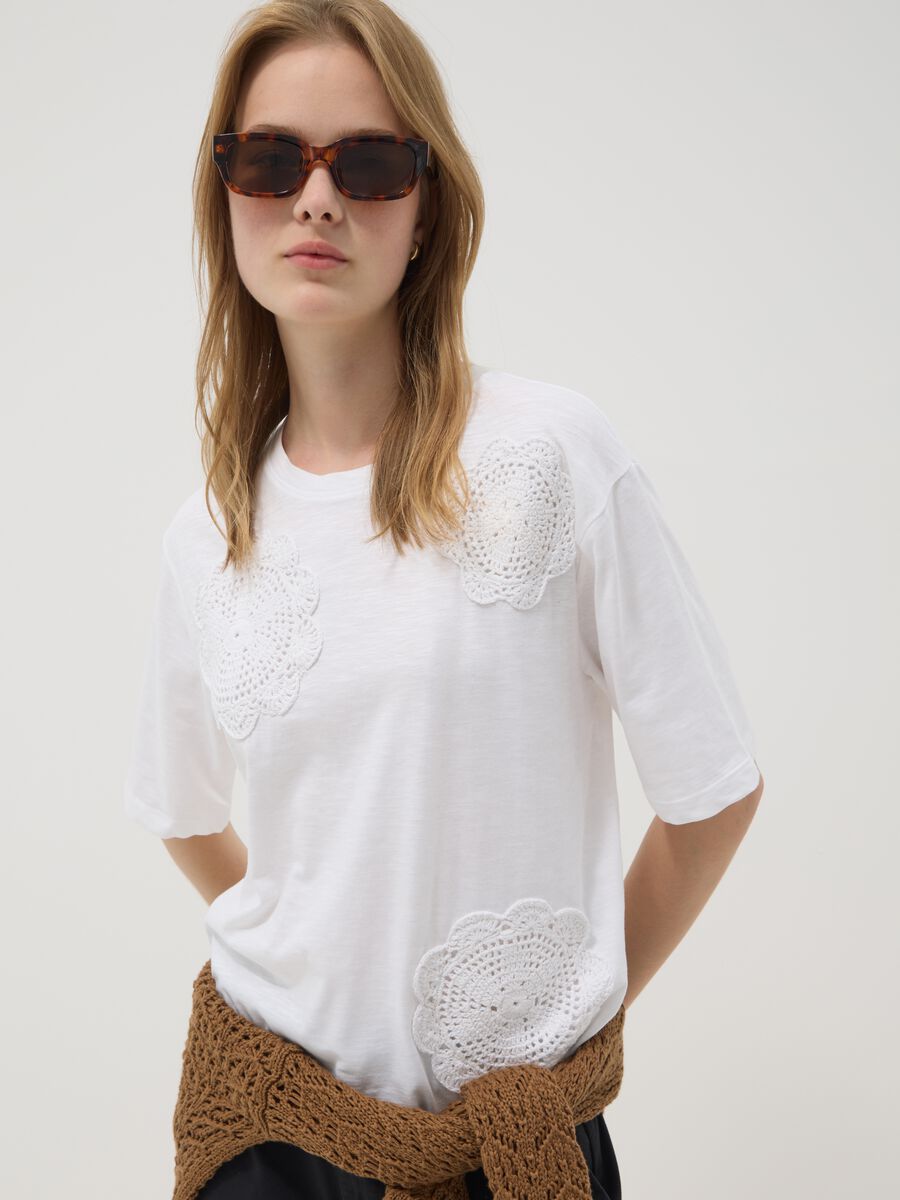 White pure cotton T-shirt with crochet appliqu&eacute;_1