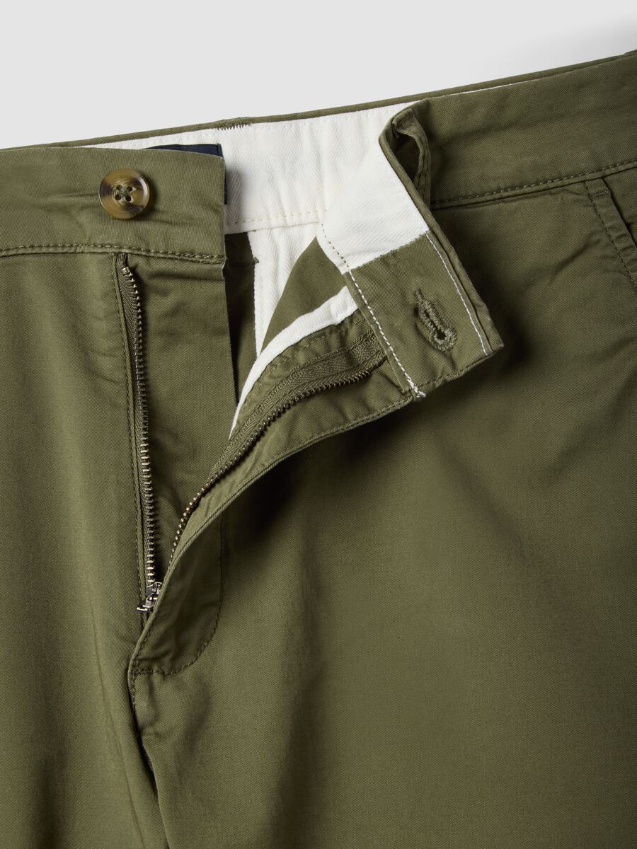 Green stretch cotton chino shorts, regular fit_5
