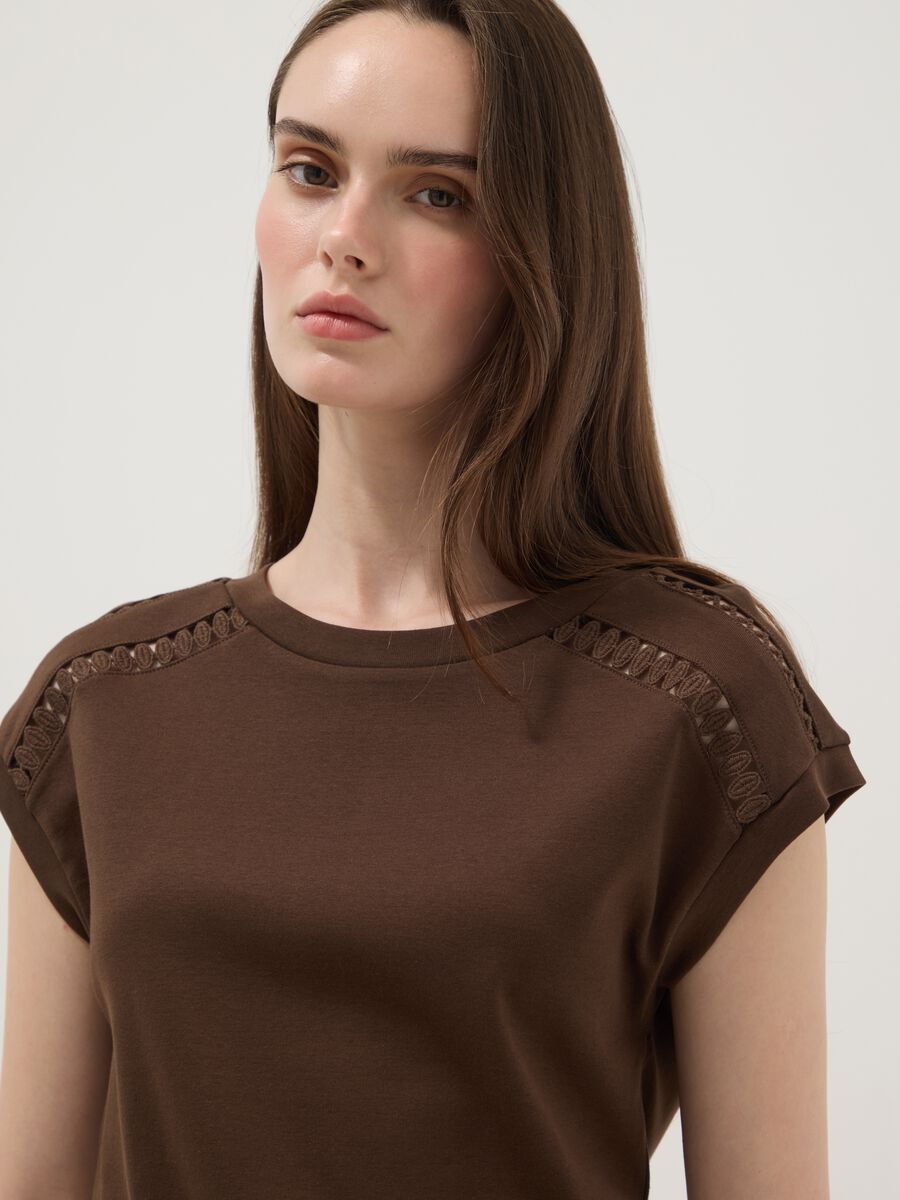 Brown pure cotton T-shirt with cut-out detailing_0