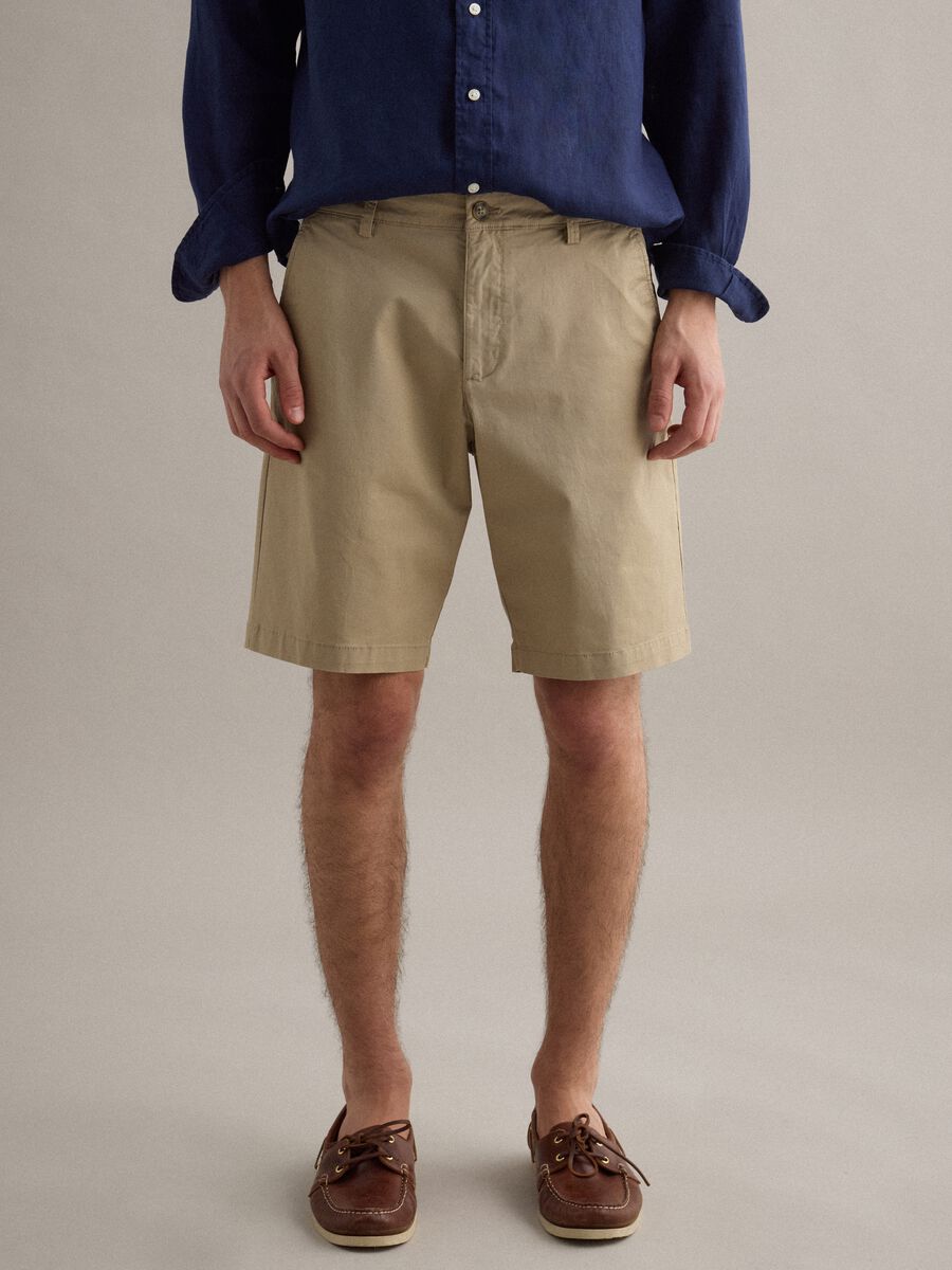 Beige stretch-cotton chino shorts, regular fit_2