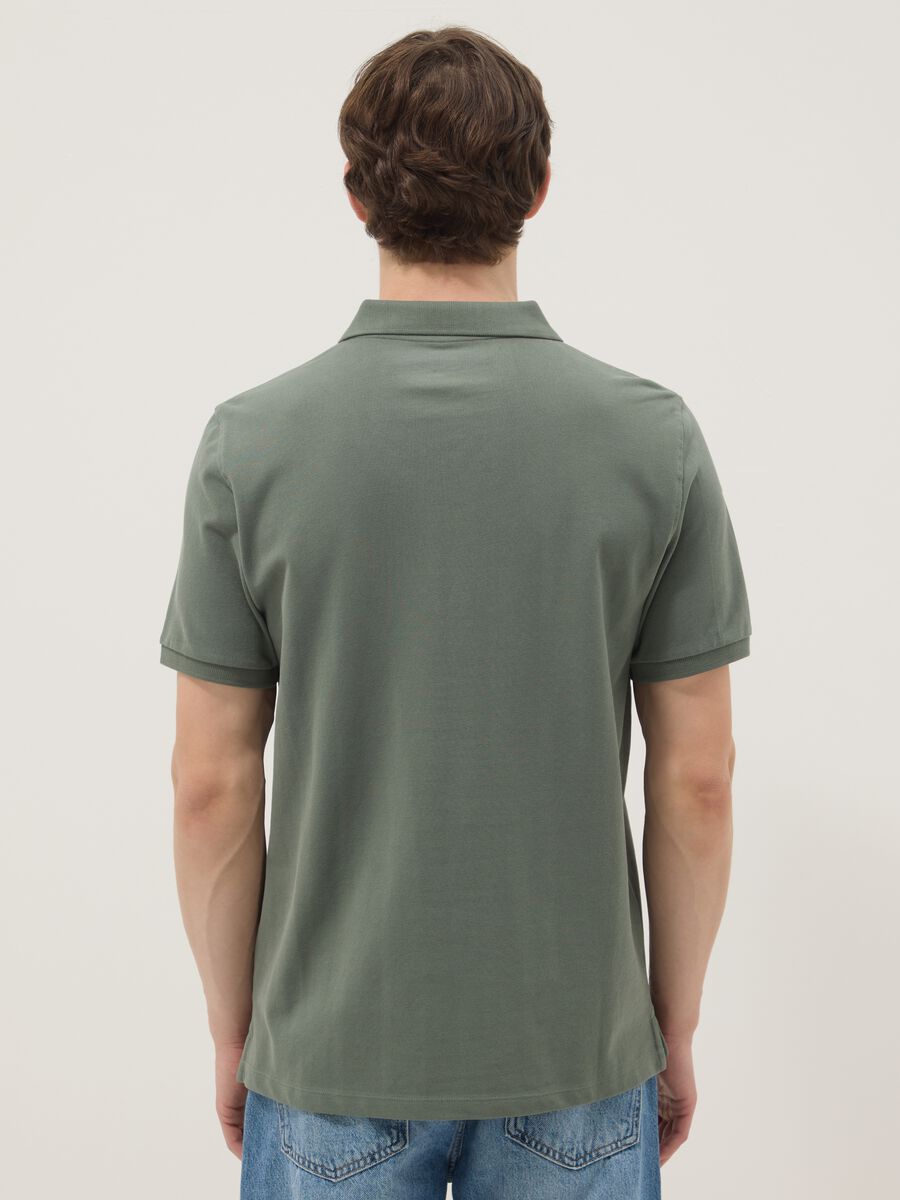 Green short-sleeved polo shirt in pure organic cotton_3