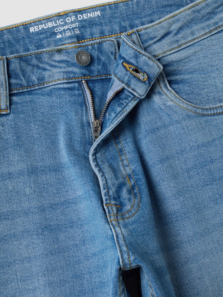 Light blue stretch cotton comfort-fit jeans_2