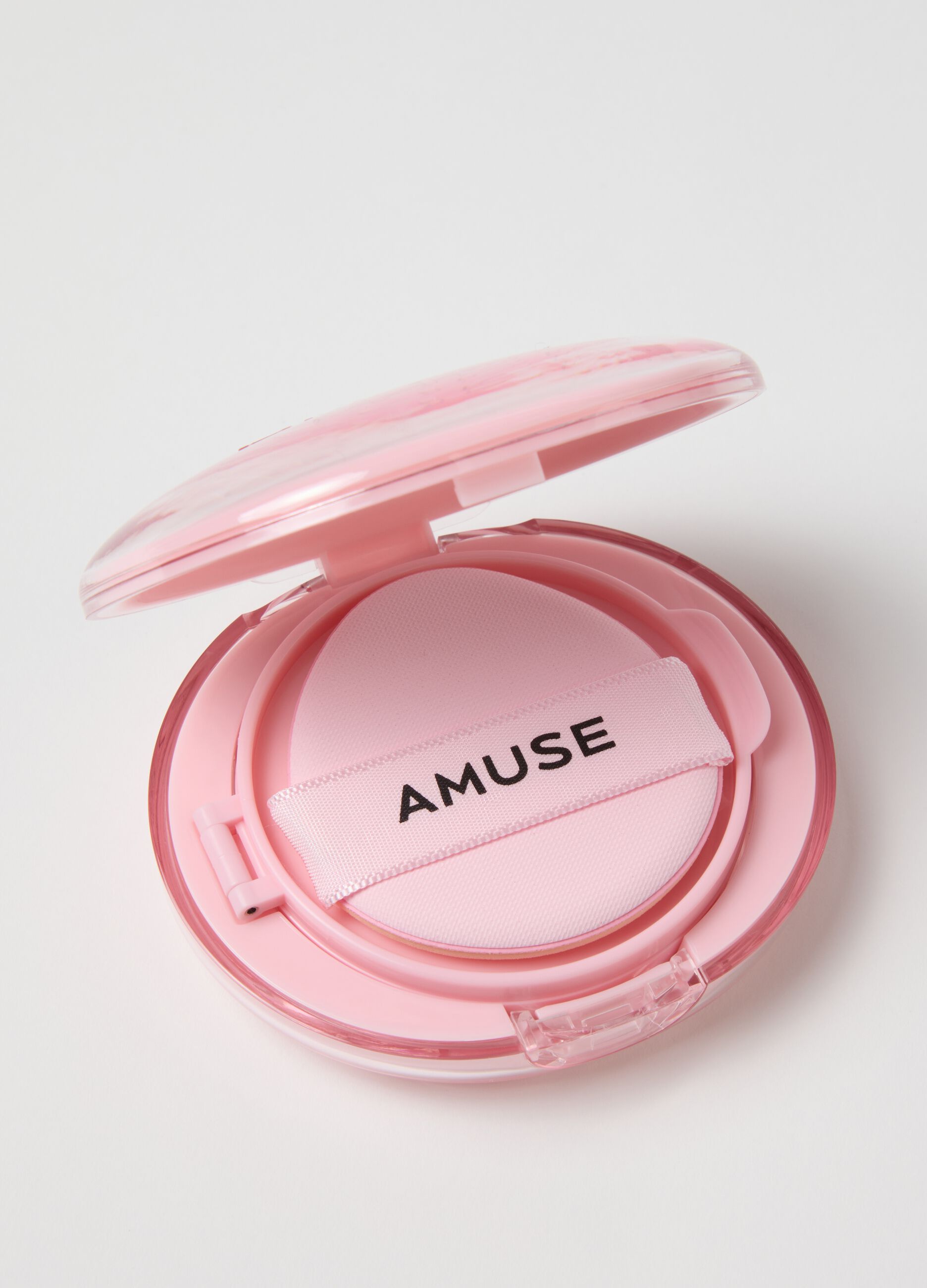 Dewy skin cushion foundation effect. Provides healthy, flawless, and radiant skin for 24 hours!