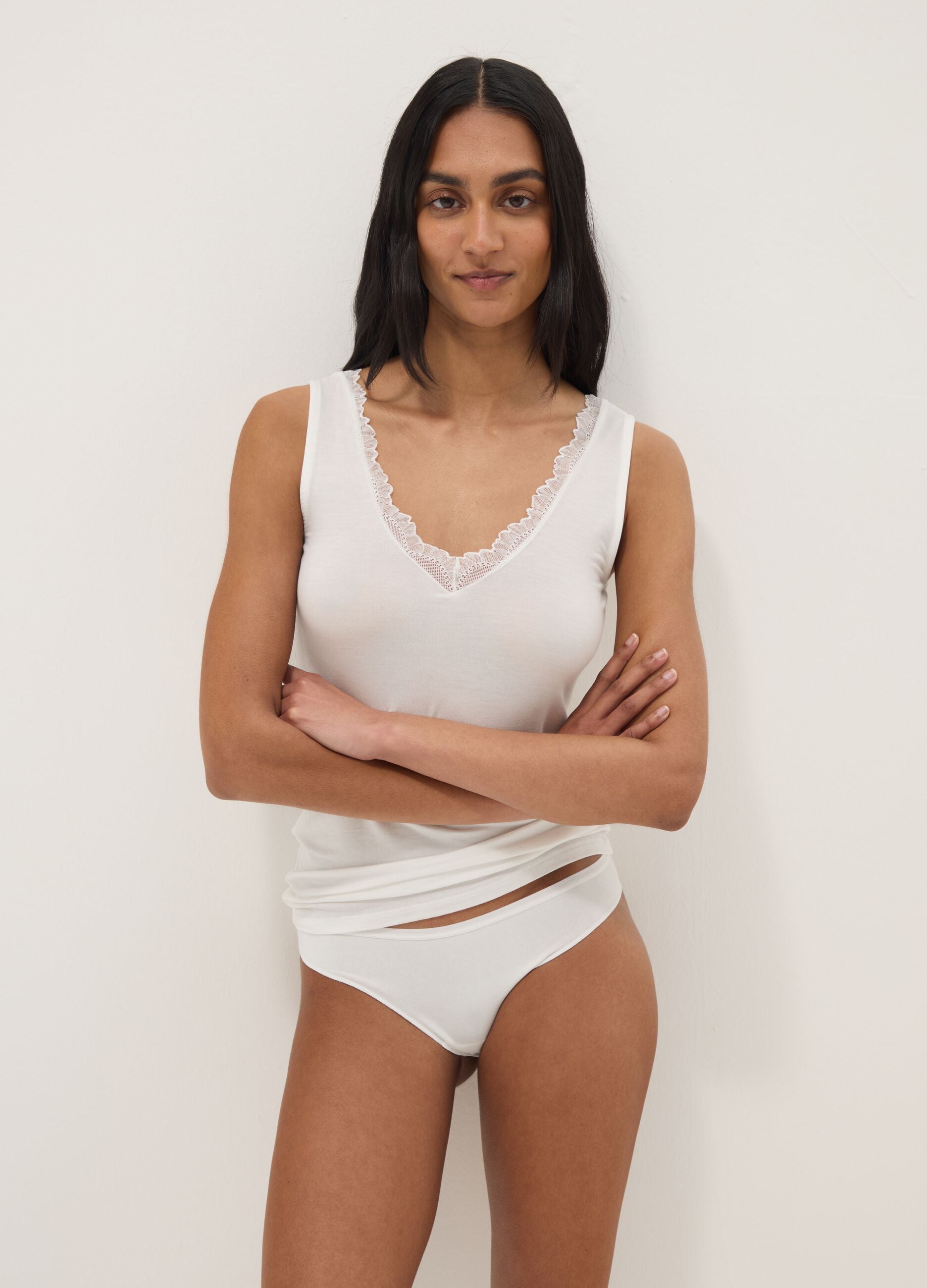 White regular fit vest with lace