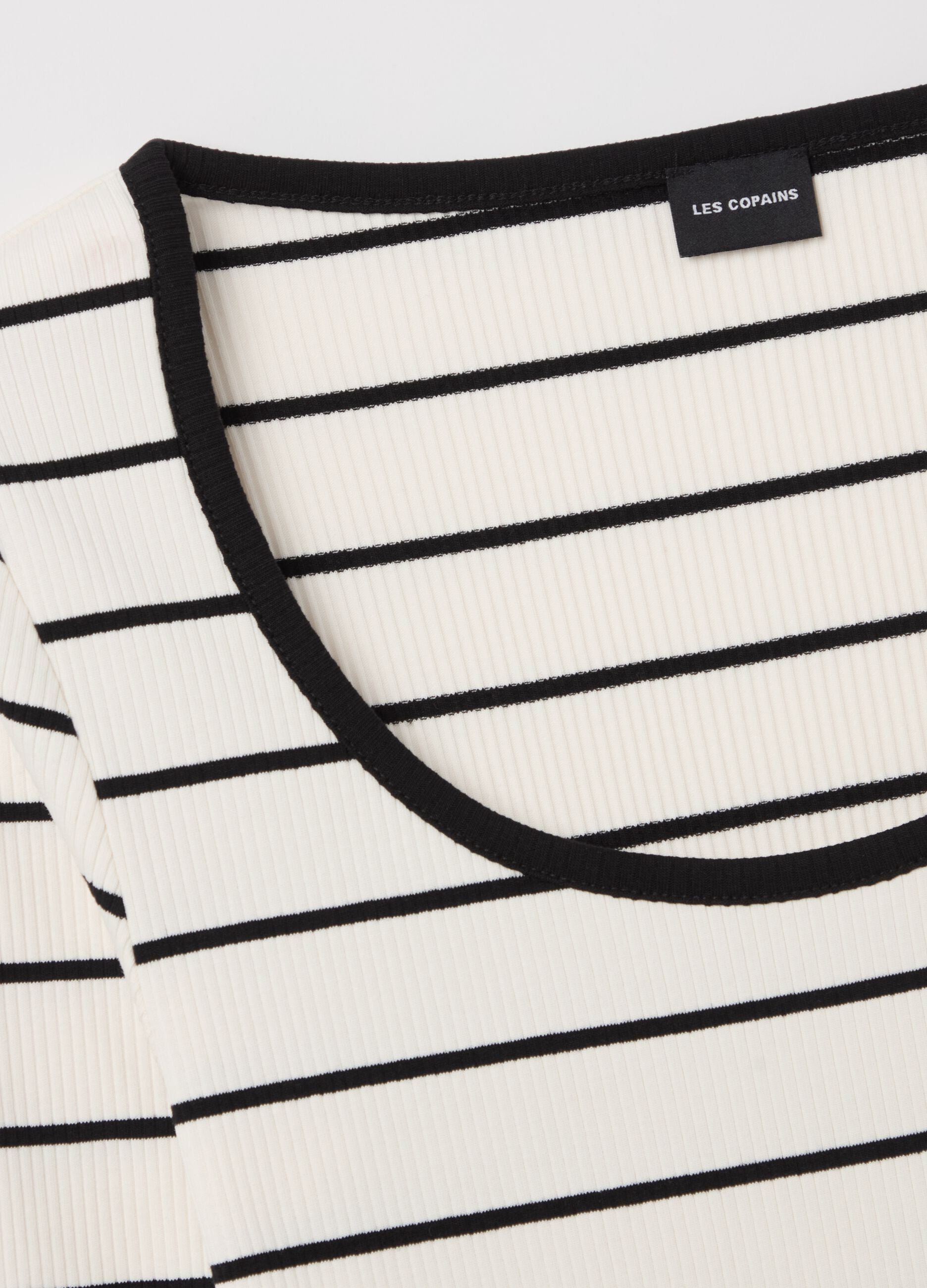 Ribbed T-shirt with striped pattern