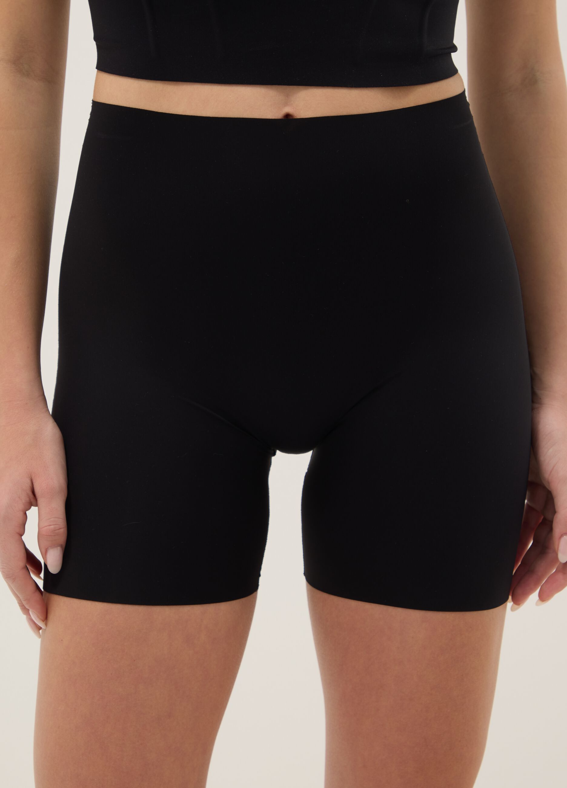 Black high-waist briefs