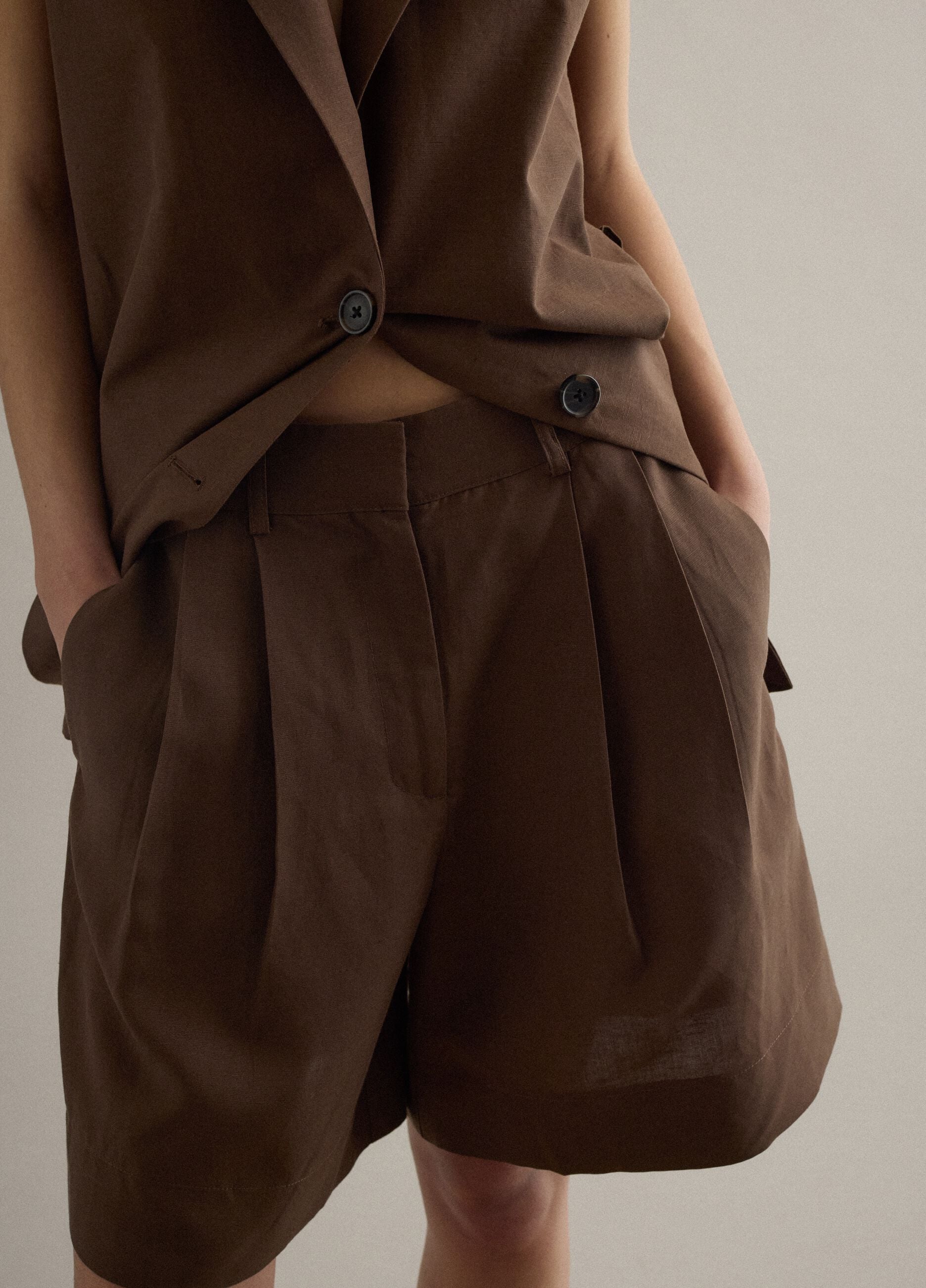Shorts in misto lyocell e lino marroni regular fit