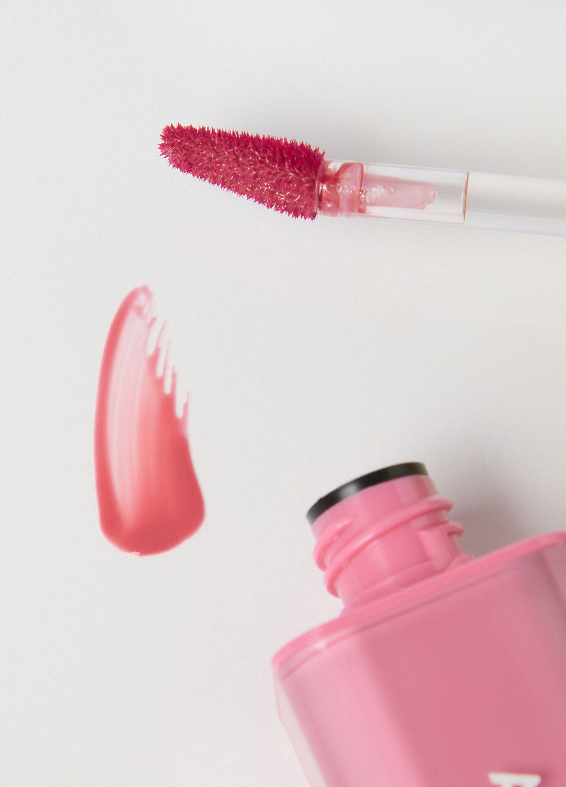 Water-based lip tint offering great radiance with a long-lasting lightweight finish