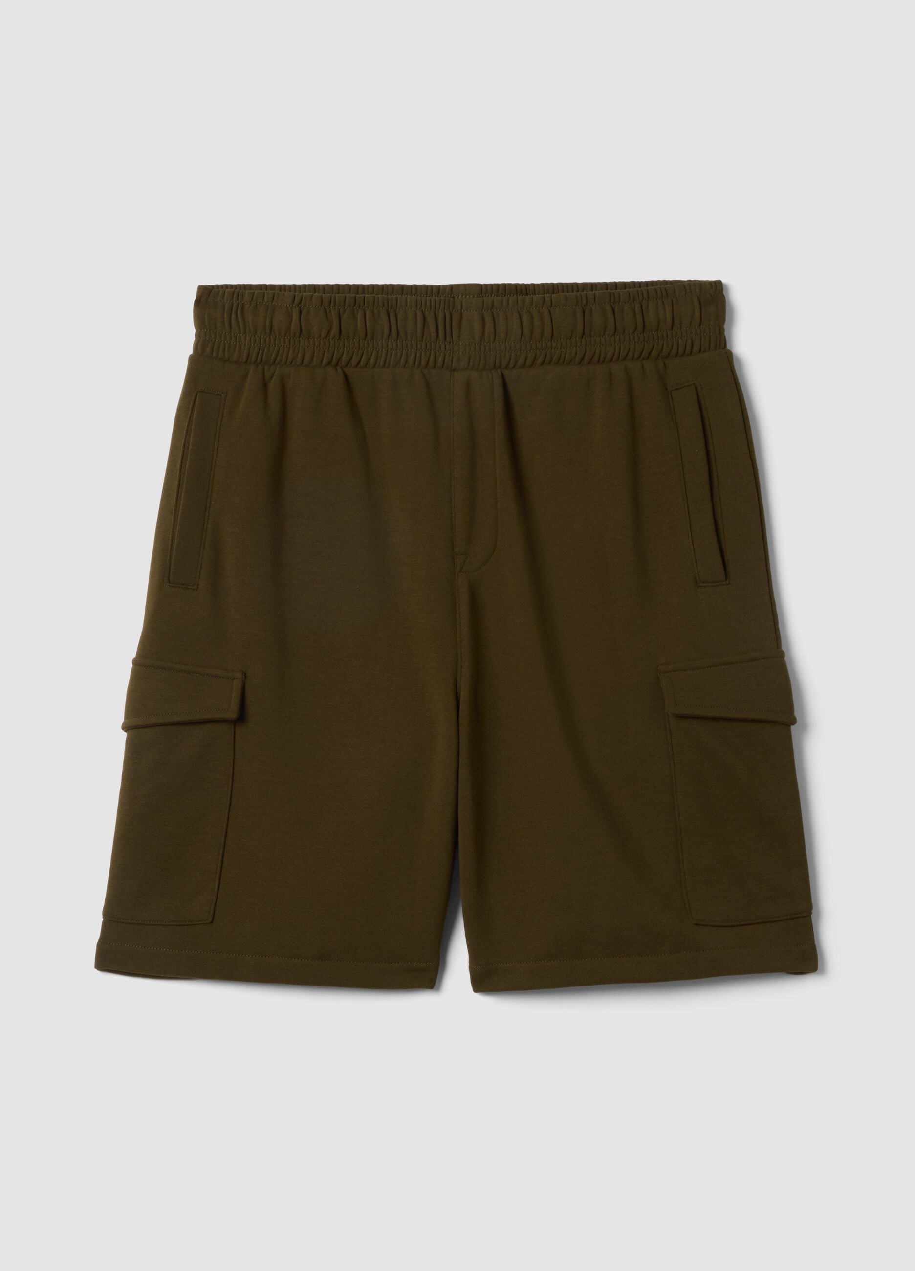 Green cotton-blend cargo shorts with pockets, relaxed fit