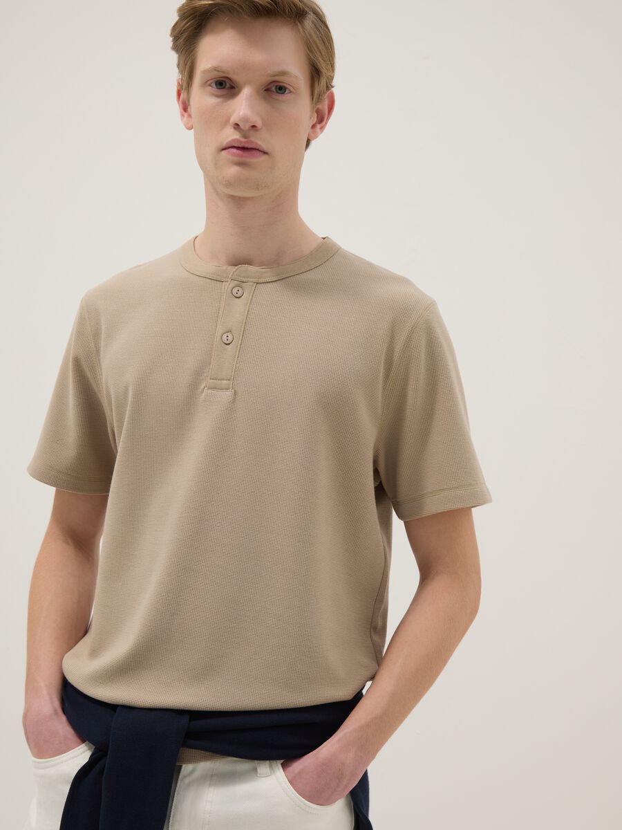 Beige regular-fit short-sleeve T-shirt with Henley neckline_0