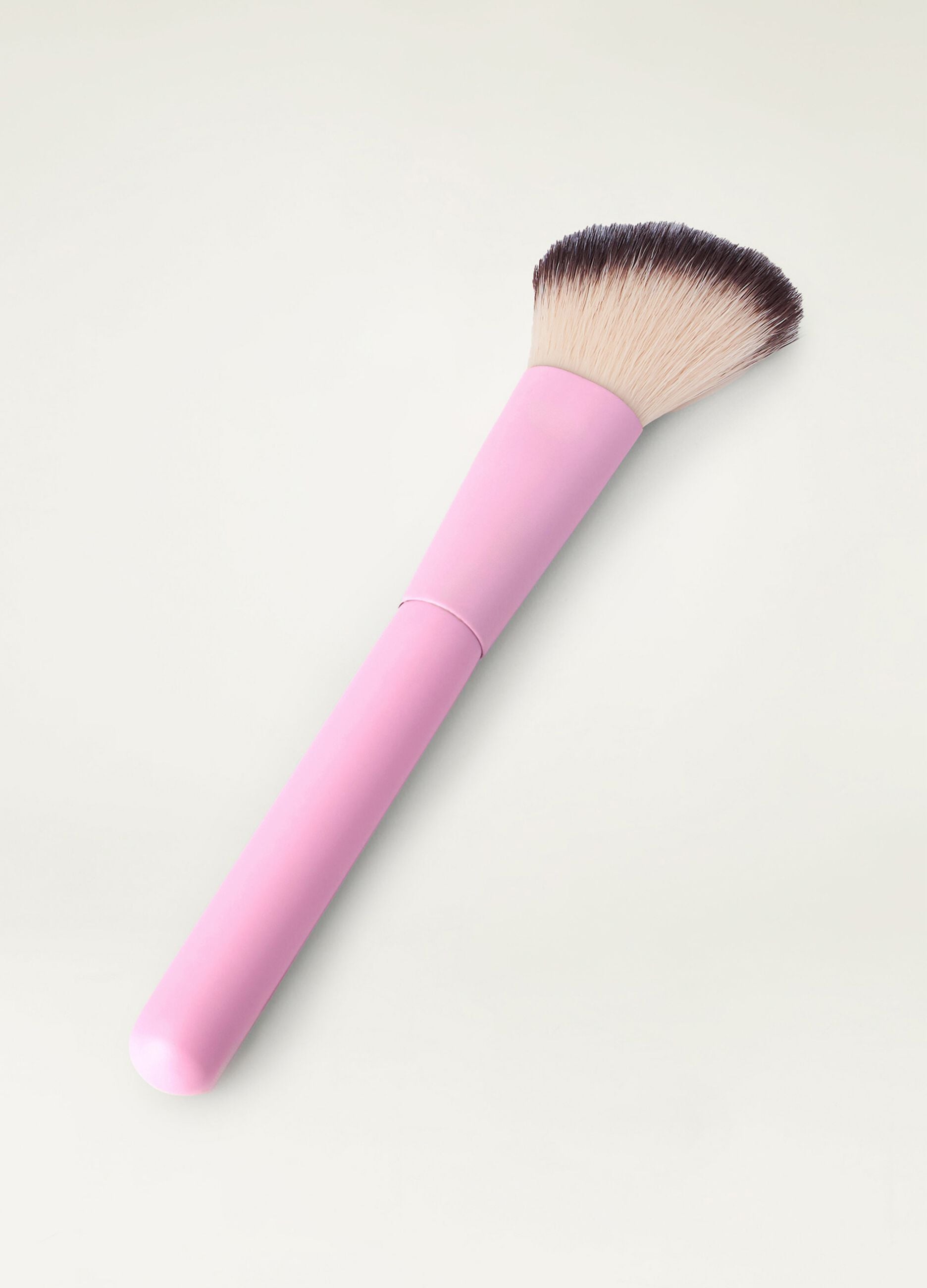 Make-up brush for blusher