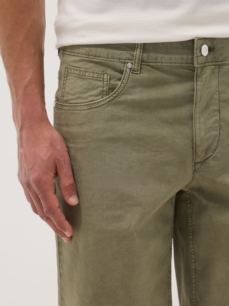Green regular-fit stretch cotton Bermuda shorts_3