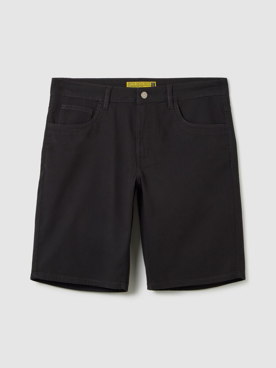 Men&rsquo;s black Bermuda shorts in stretch cotton with regular fit_4