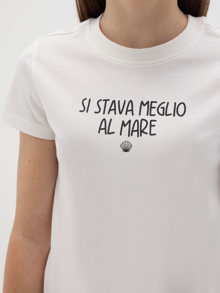 Girls&rsquo; white regular-fit T-shirt in 100% cotton with print_2