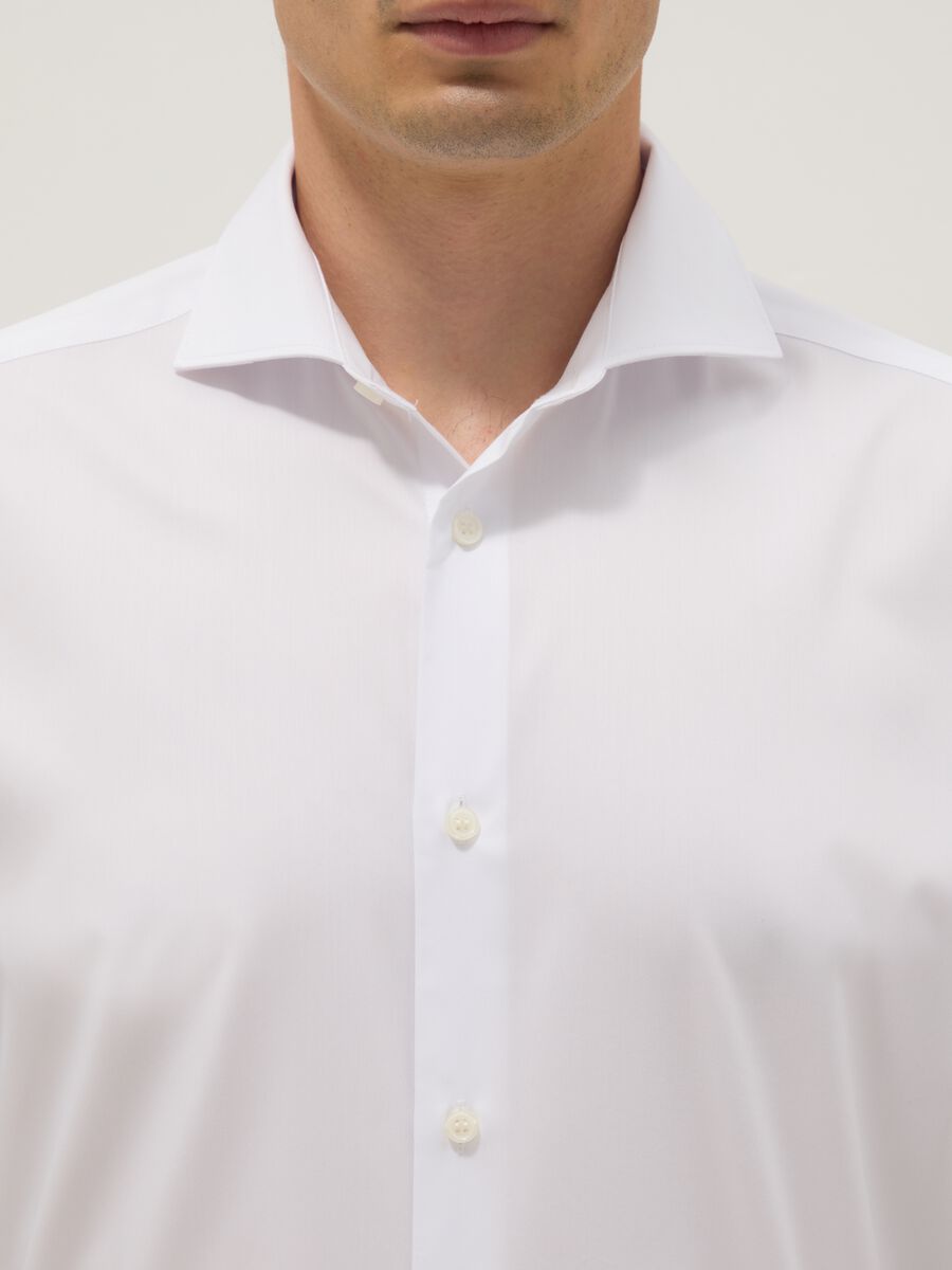 Camicia bianca slim fit con collo alla francese_2
