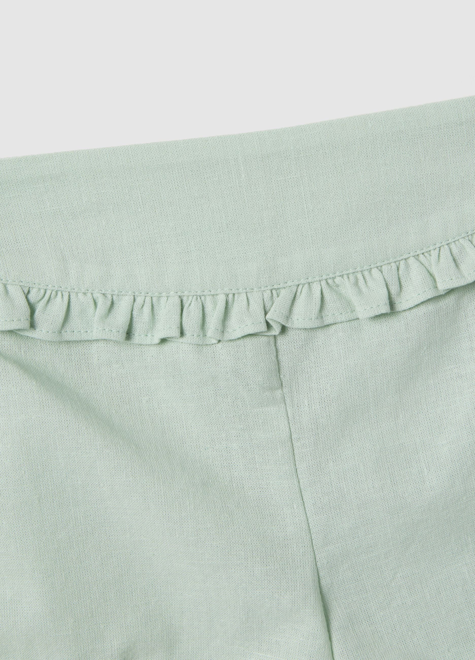 Multicolour cotton and linen blend set for newborn girl with applied flowers