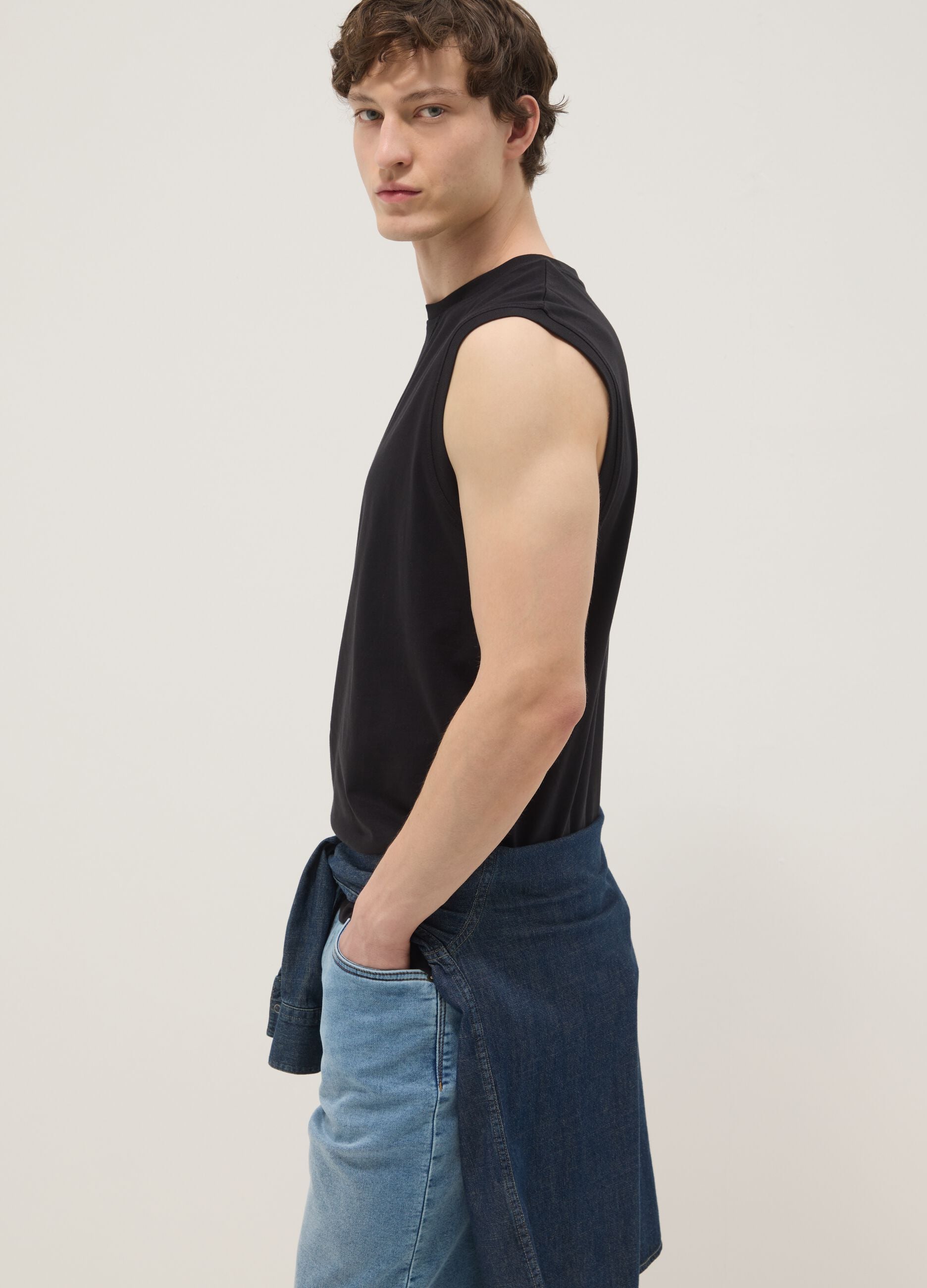 Black crew-neck vest in pure cotton, relaxed fit