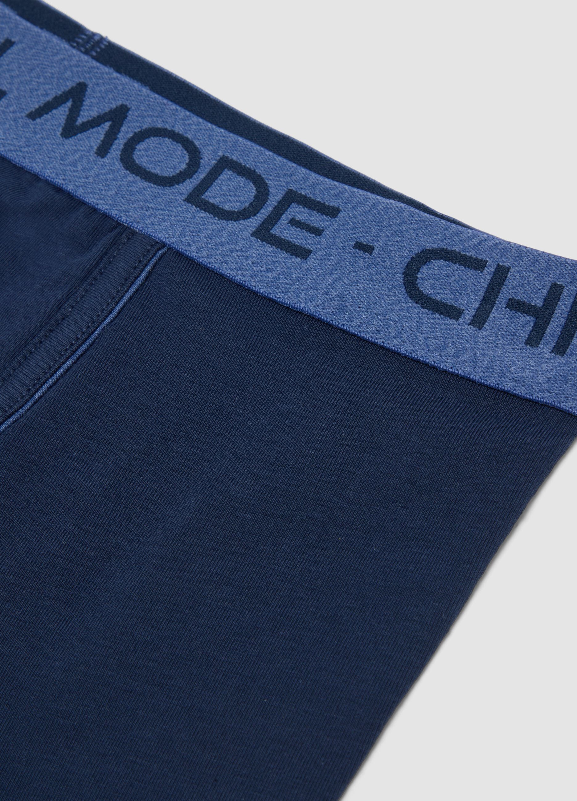 Boys&rsquo; blue mid-length boxer briefs in stretch organic cotton