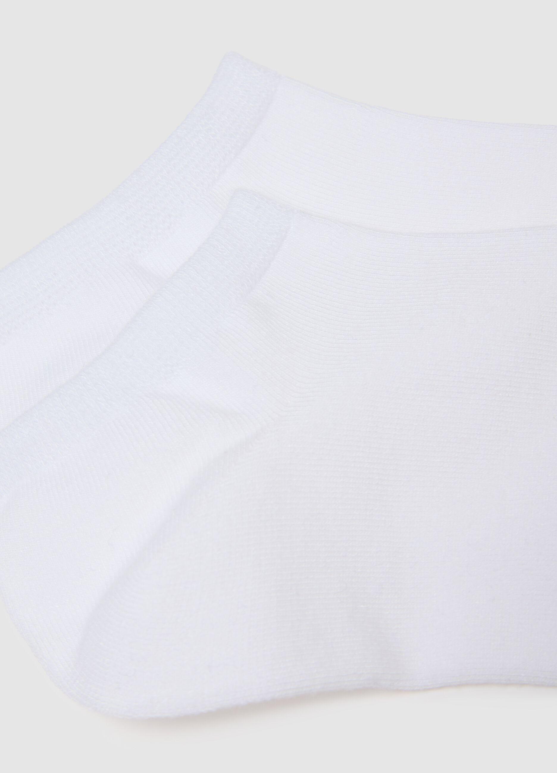 Tripack of regular fit white sport socks