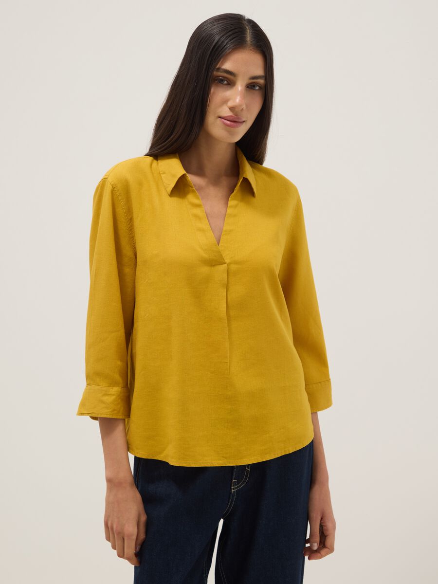 Yellow linen and viscose blend regular-fit shirt with V-neck_0