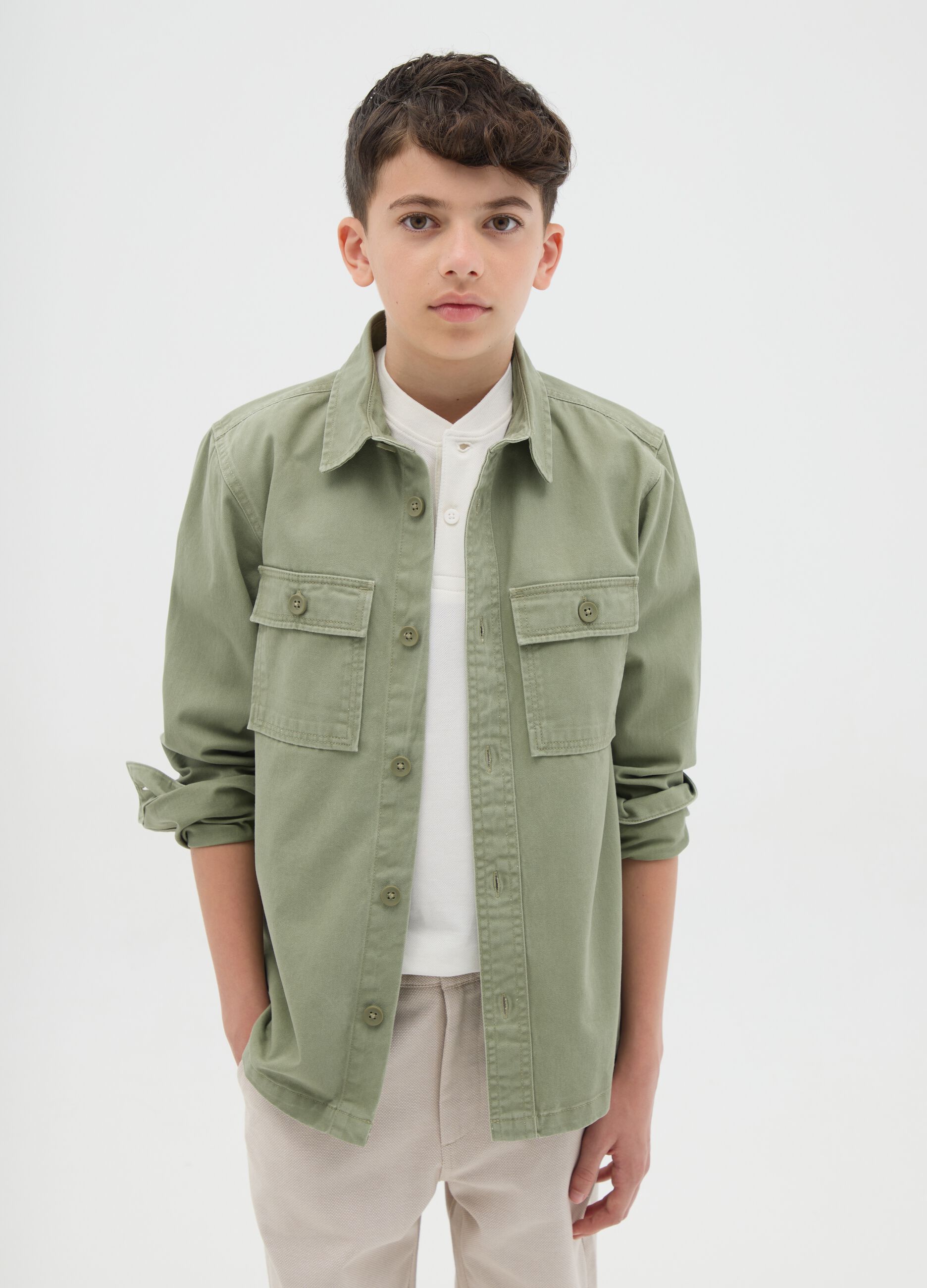 Boys&rsquo; shirt in 100% green cotton with oversized fit and button fastening