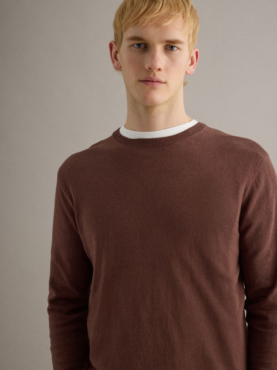 Brown cotton and linen crew neck pullover regular fit_2