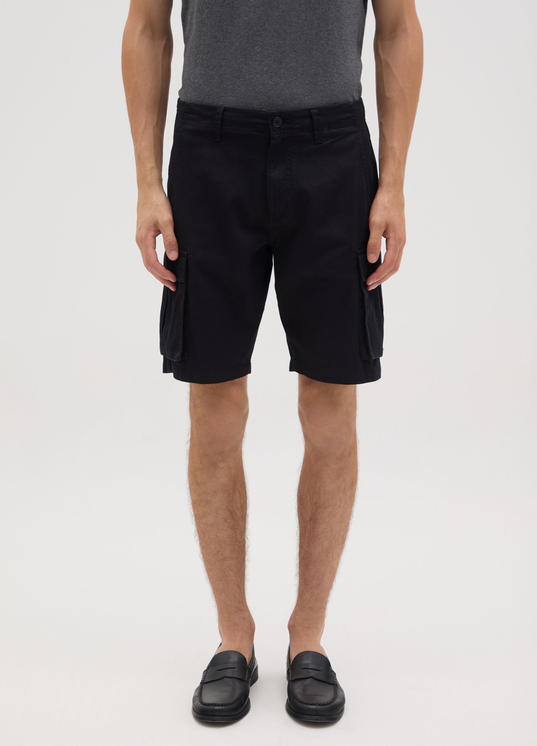 Men&rsquo;s black regular fit Bermuda shorts in 100% cotton