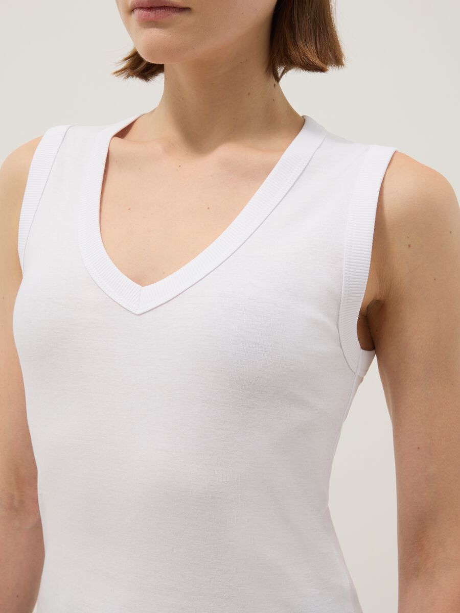 White pure cotton V-neck regular fit tank top_3