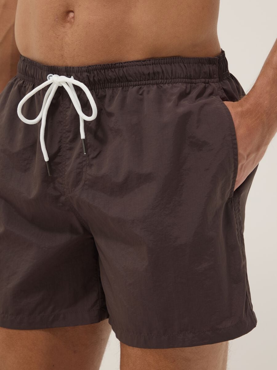 Brown regular-fit swim shorts with drawstring_3