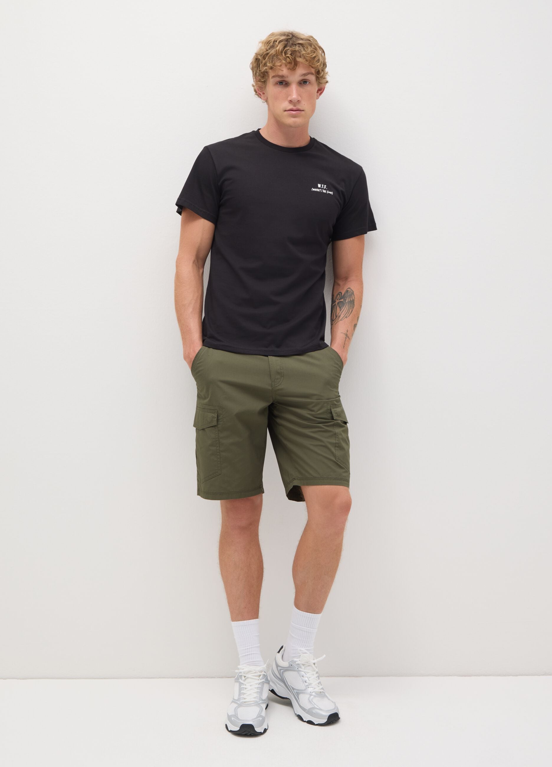Men&rsquo;s black regular fit T-shirt in 100% cotton