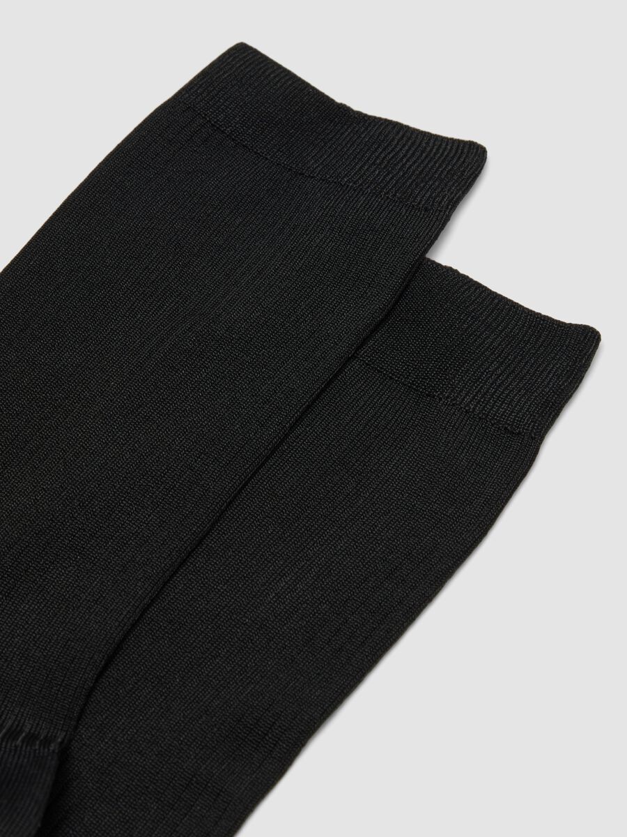 Calzini neri lunghi in viscosa elasticizzato_1