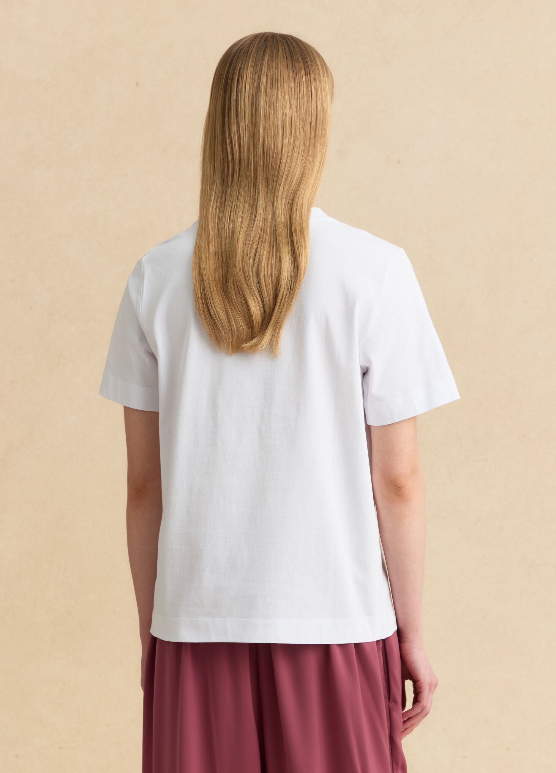 T-shirt bianca in puro cotone con stampa ricamata floreale