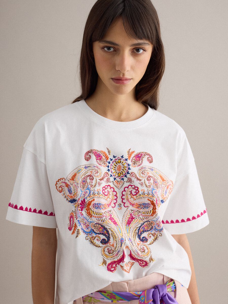 T-shirt in puro cotone bianca regular fit con ricamo_3