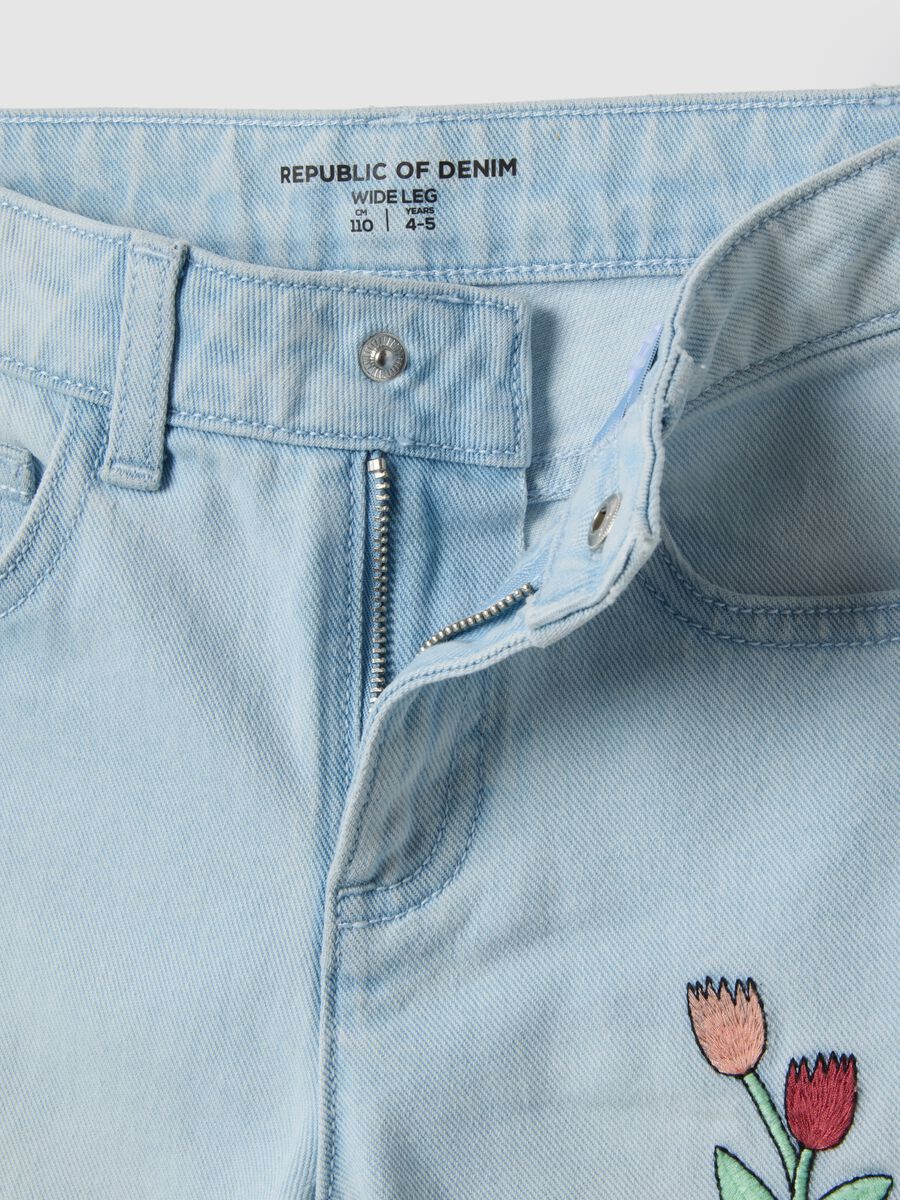 Girl's light blue pure cotton flare jeans with floral embroidery_2