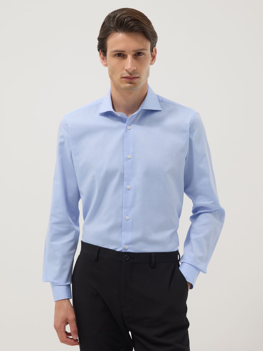 Camicia azzurra slim in misto cotone con collo francese_0