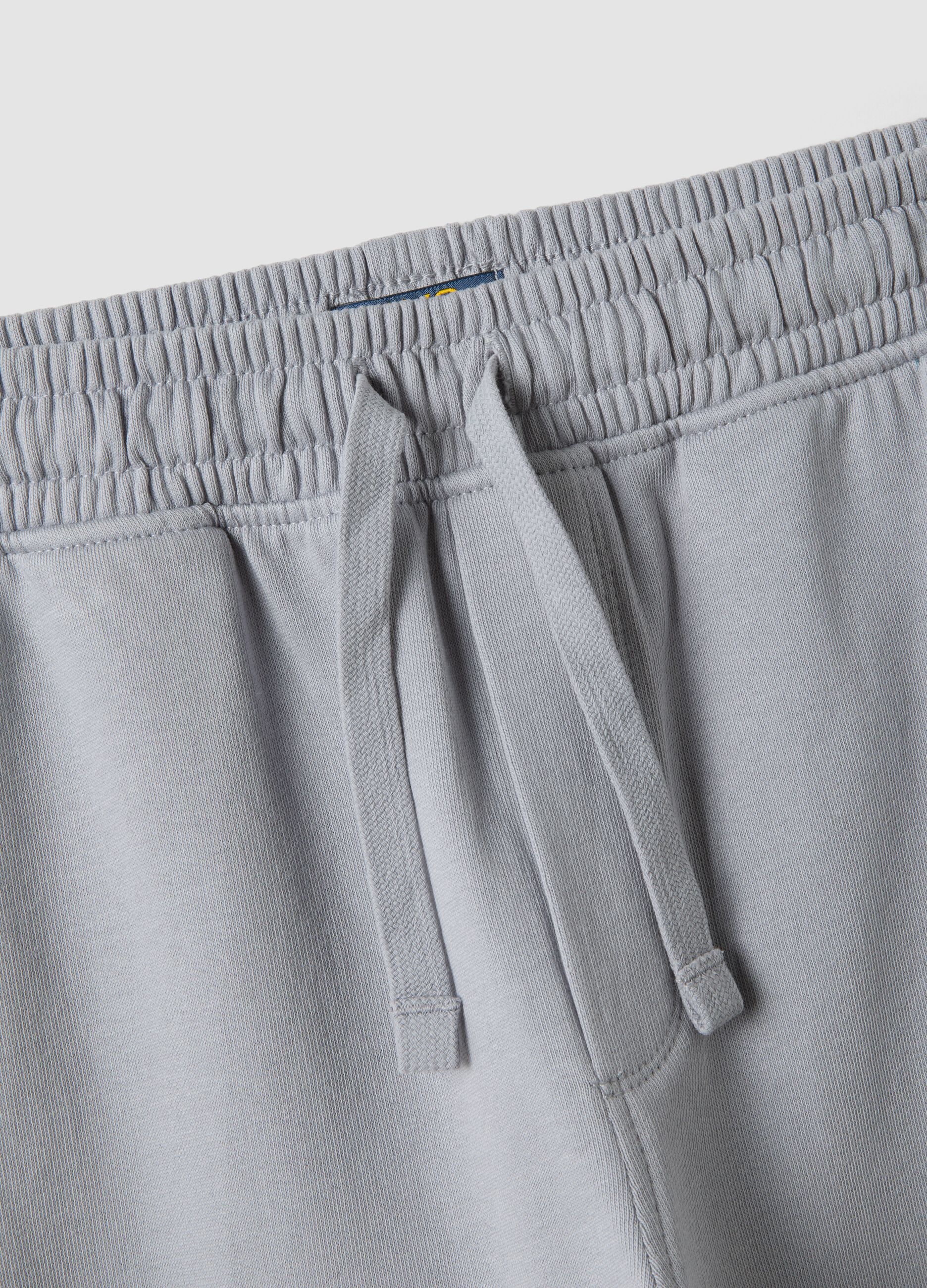 Pantaloni jogger grigi in puro cotone organico con tasche cargo per bambino