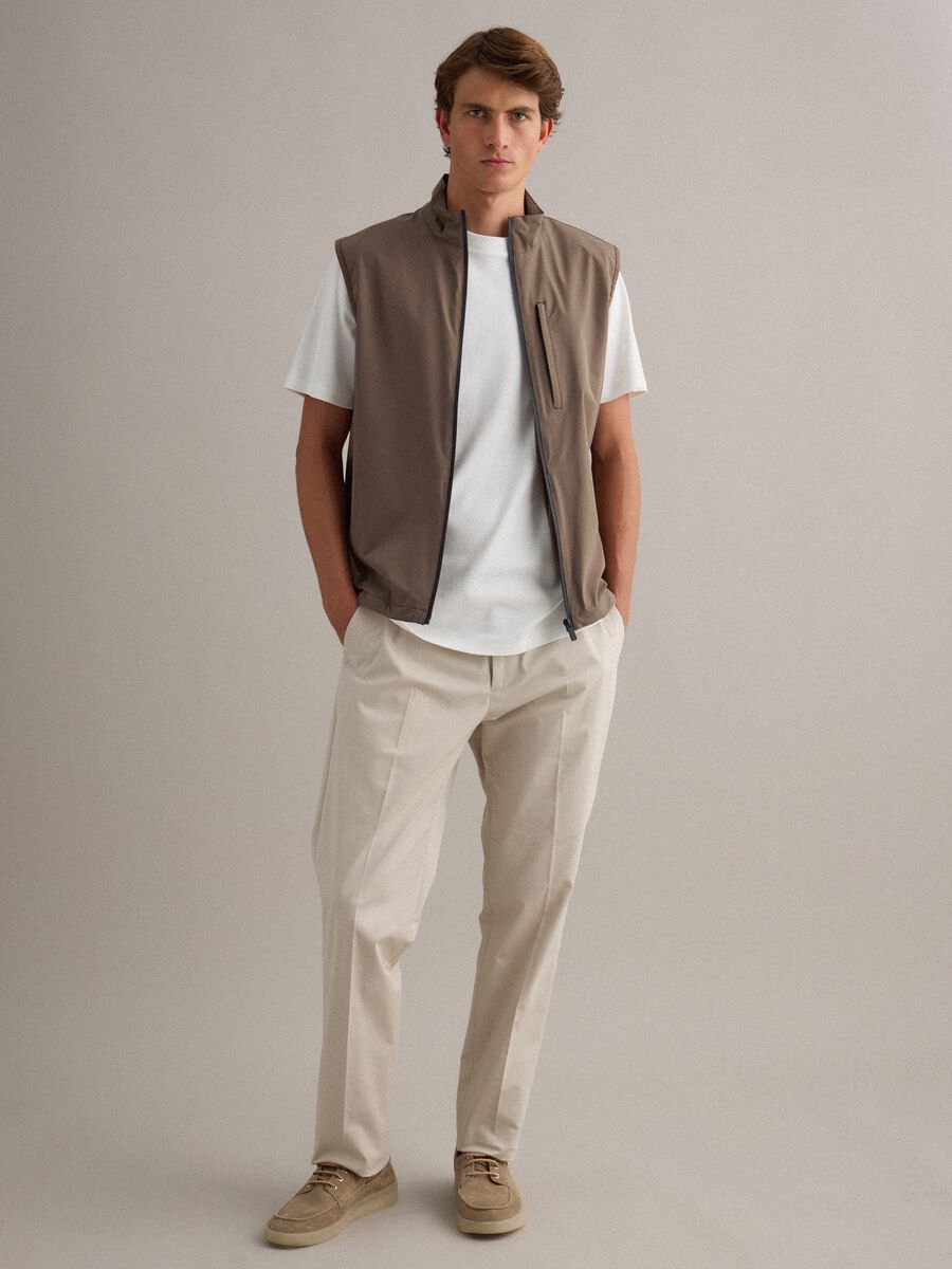 Ultra-light brown regular fit gilet with full zip_2