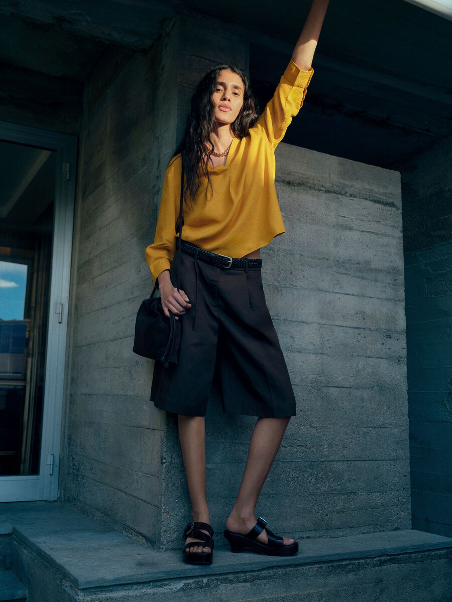 Yellow linen and viscose blend regular-fit shirt with V-neck_1