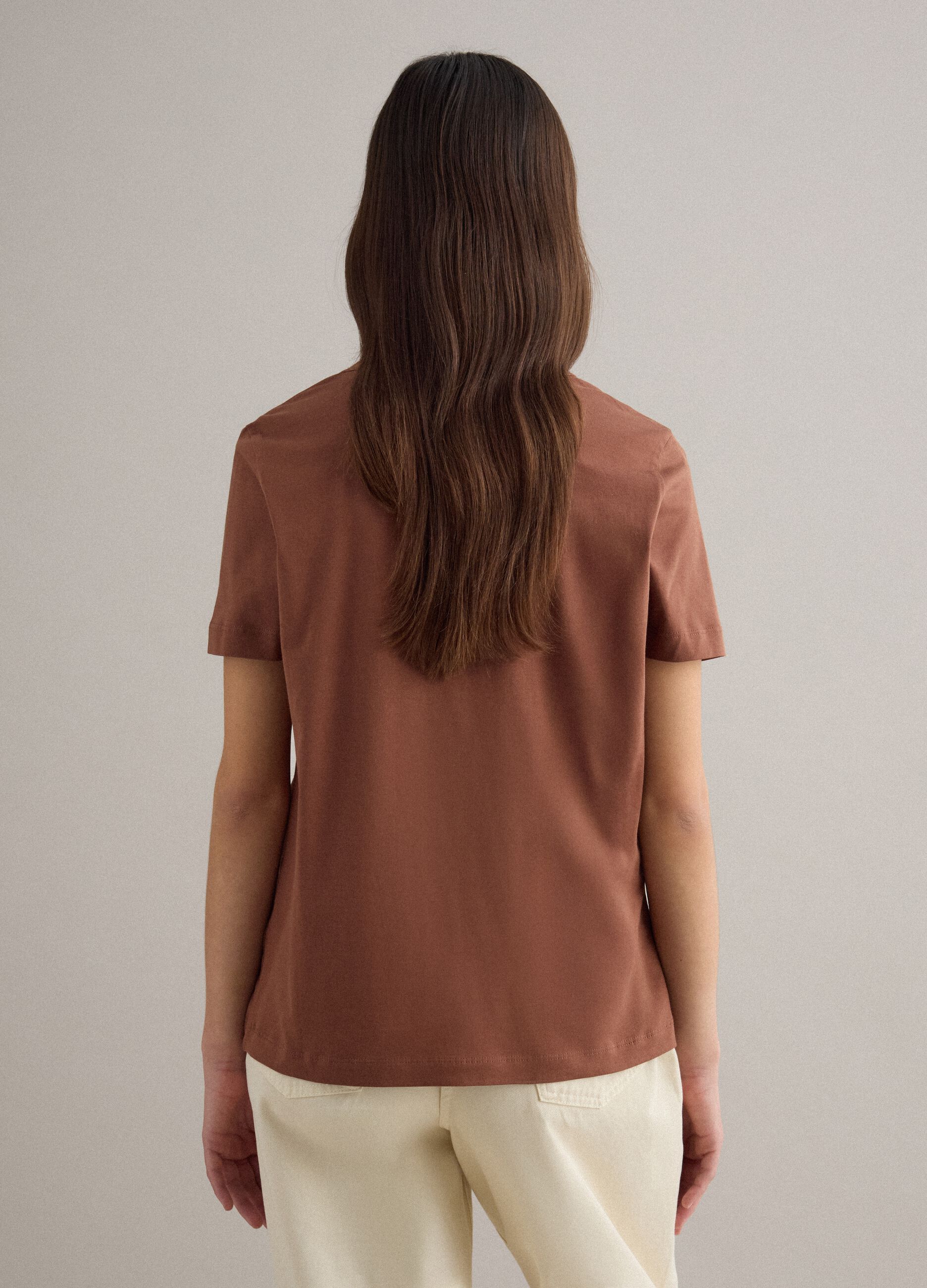 Short-sleeve brown pure cotton T-shirt, regular fit, deep V-neck