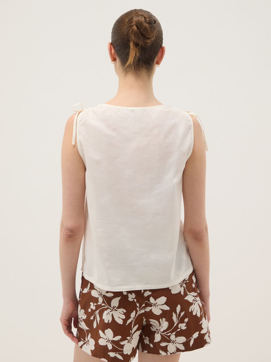 White pure cotton V-neck blouse, regular fit_3
