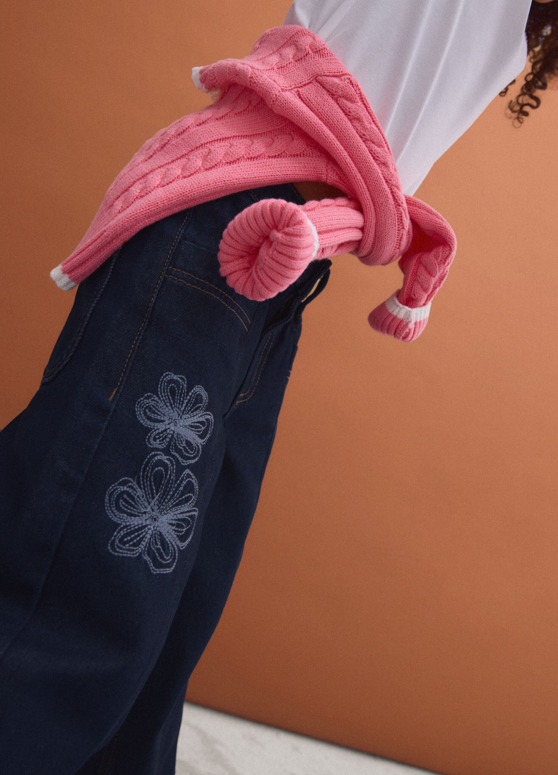 Blue straight-leg pure cotton jeans with floral embroidery for girls
