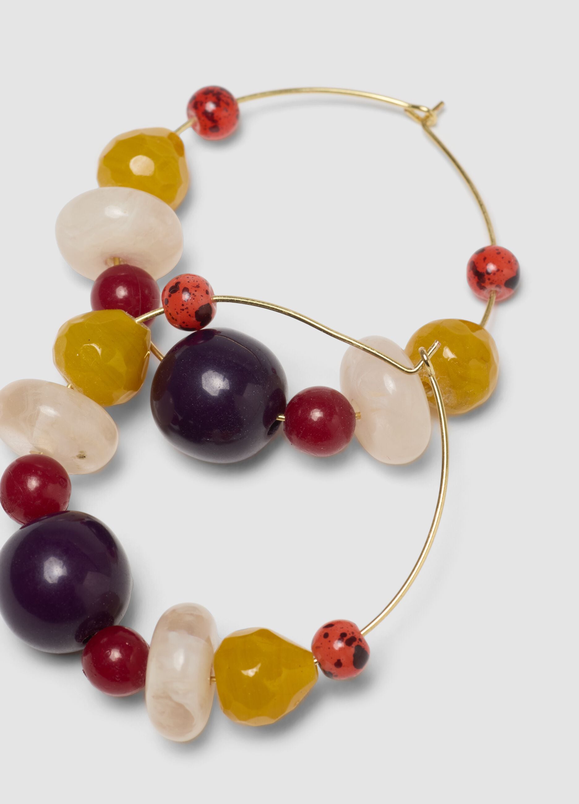 Hoop earrings with multicolour resin stones