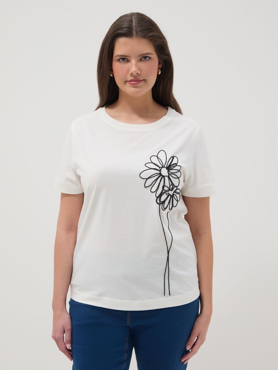 White pure cotton regular fit T-shirt with floral embroidery_0