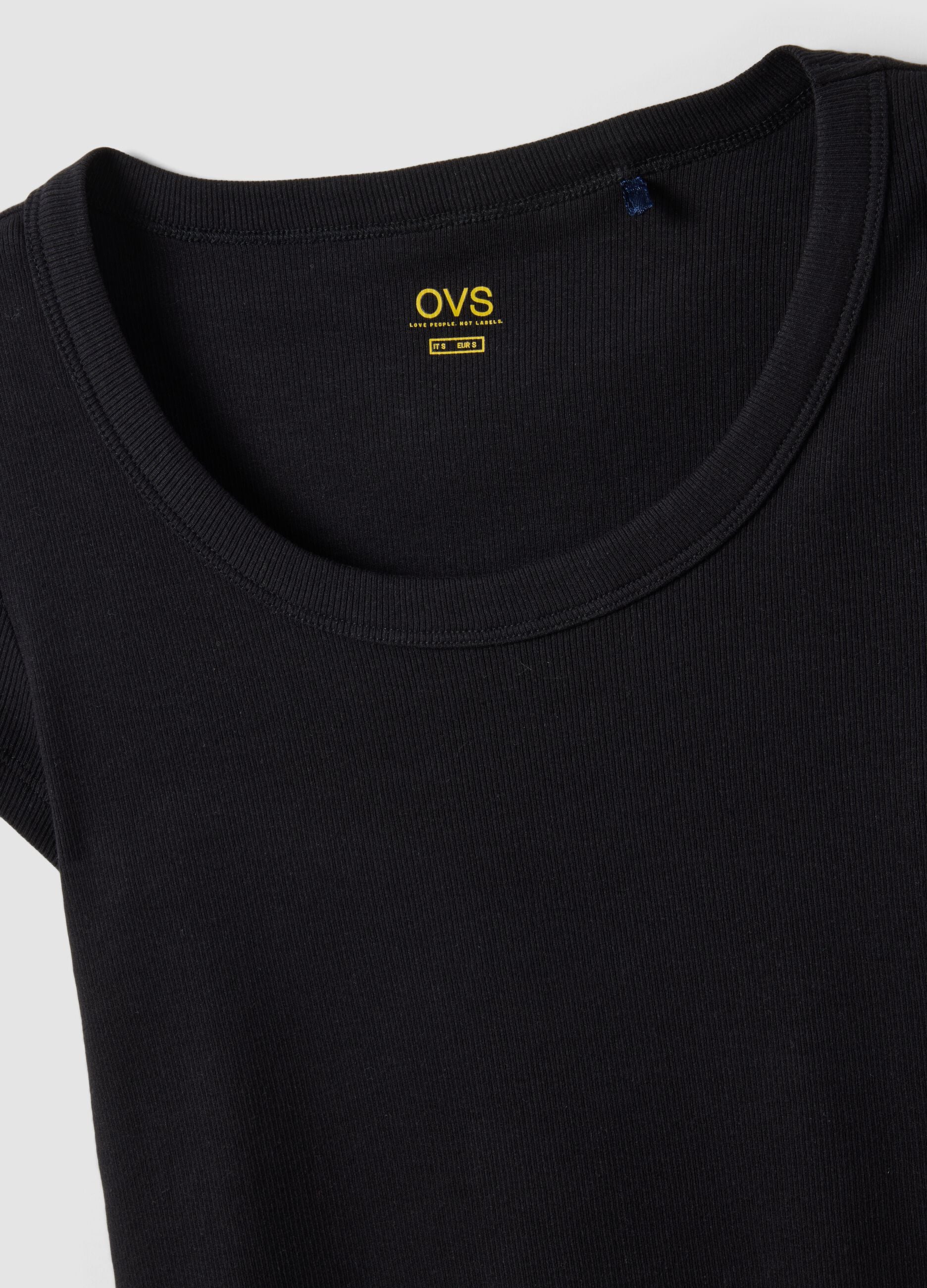 Black short-sleeved fitted cotton stretch T-shirt