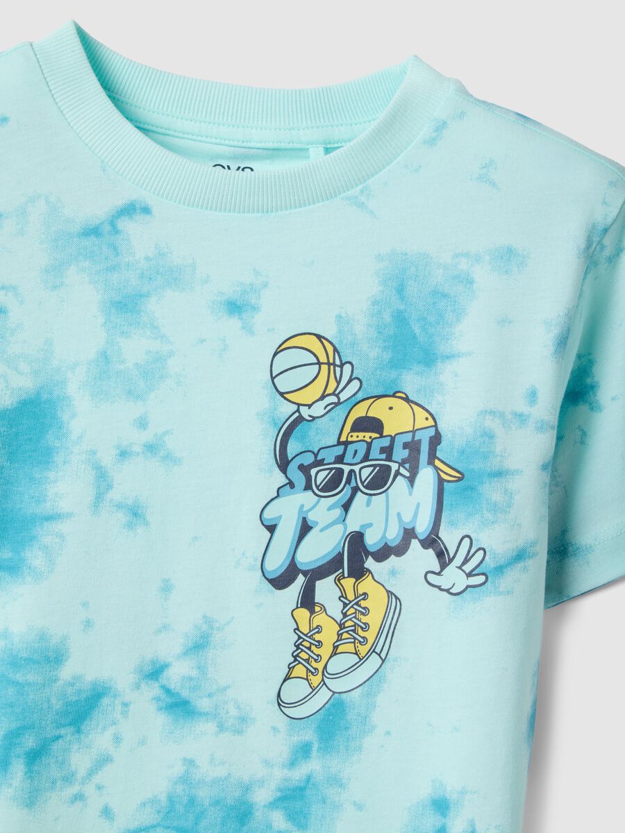 T-shirt in puro cotone azzurro TieDye da bambino regular fit_2