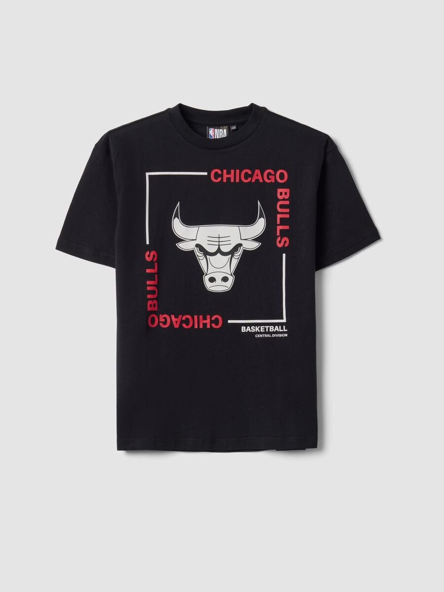Black pure cotton T-shirt with Chicago Bulls print for boys_3
