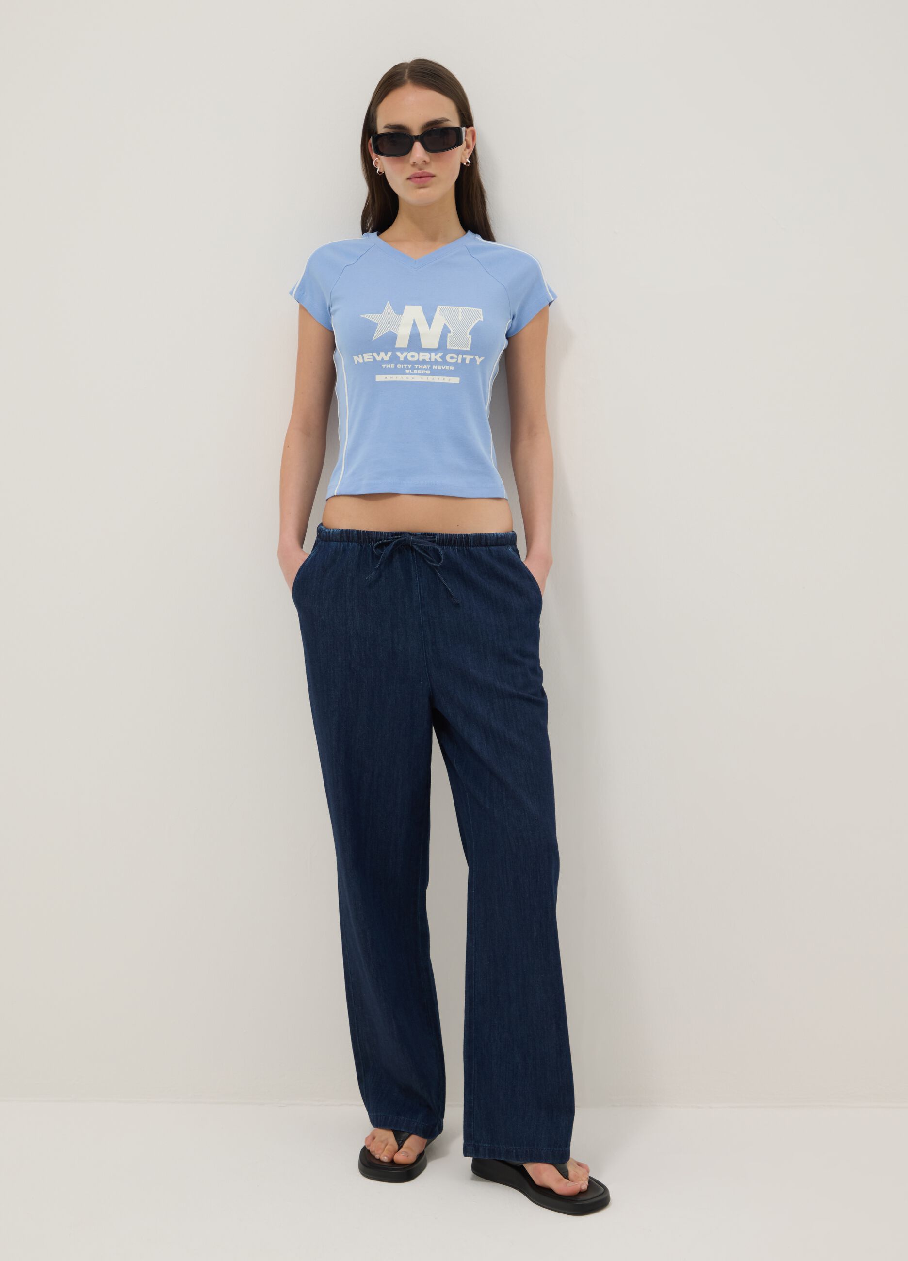 Blue pure cotton slim fit V-neck T-shirt with print