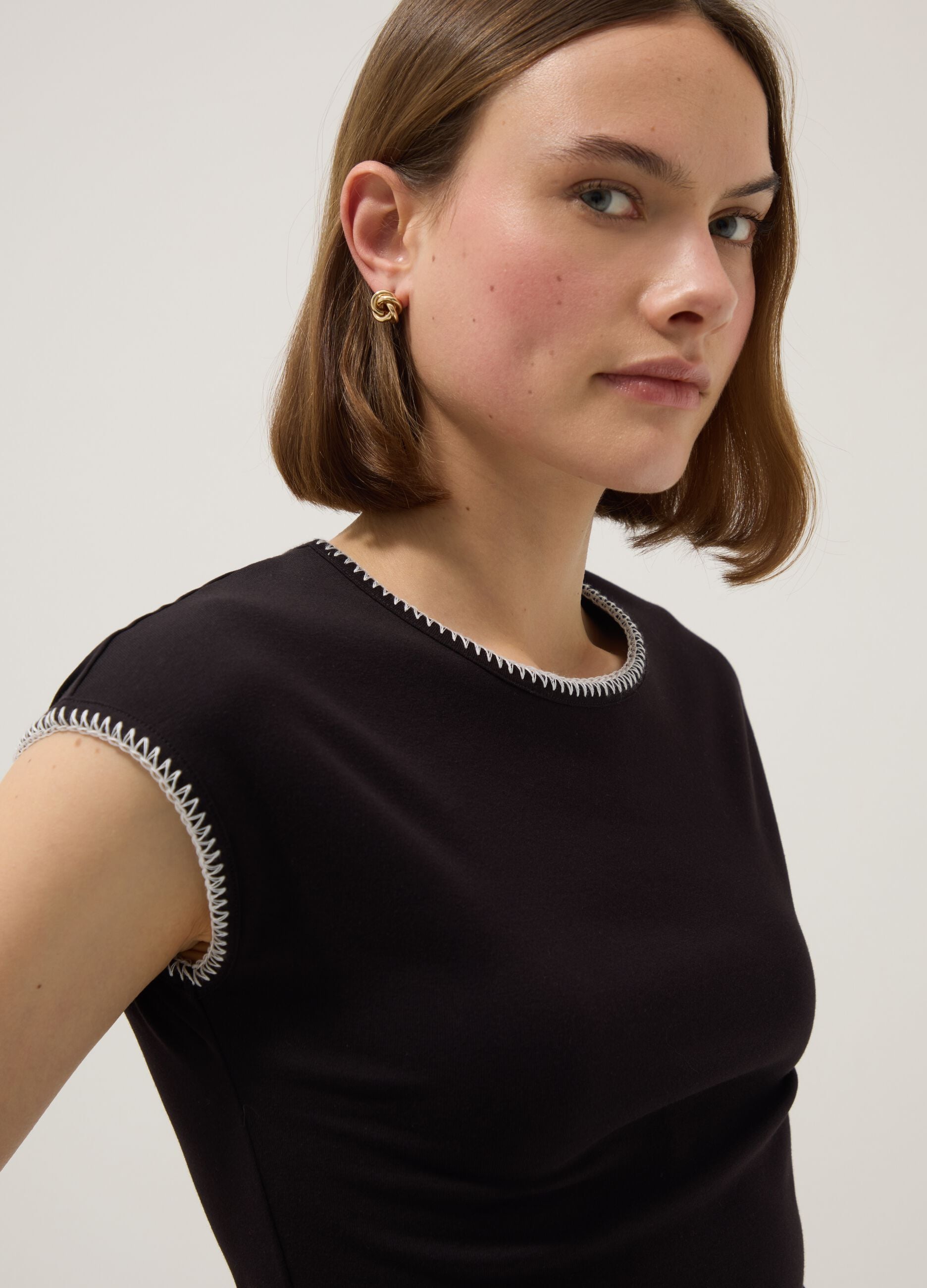 Black stretchy cotton T-shirt regular fit with stitching