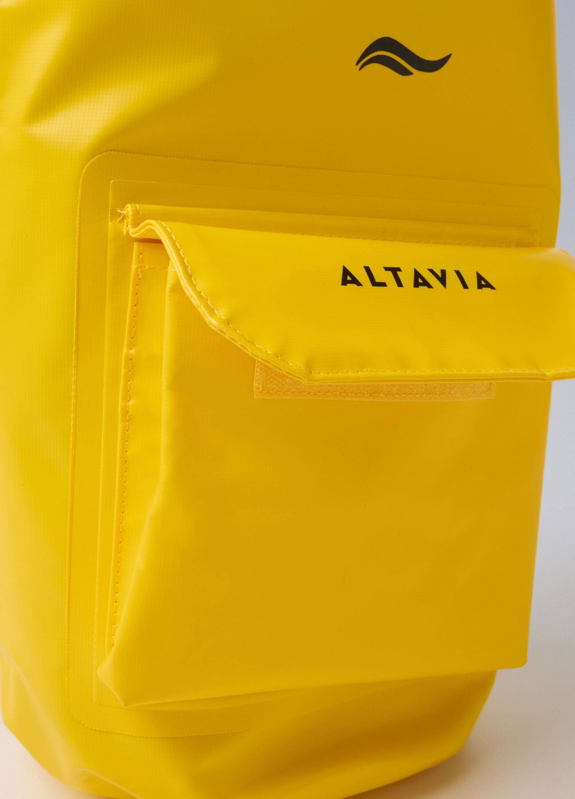 ALTAVIA SAILING waterproof backpack in yellow with front pocket