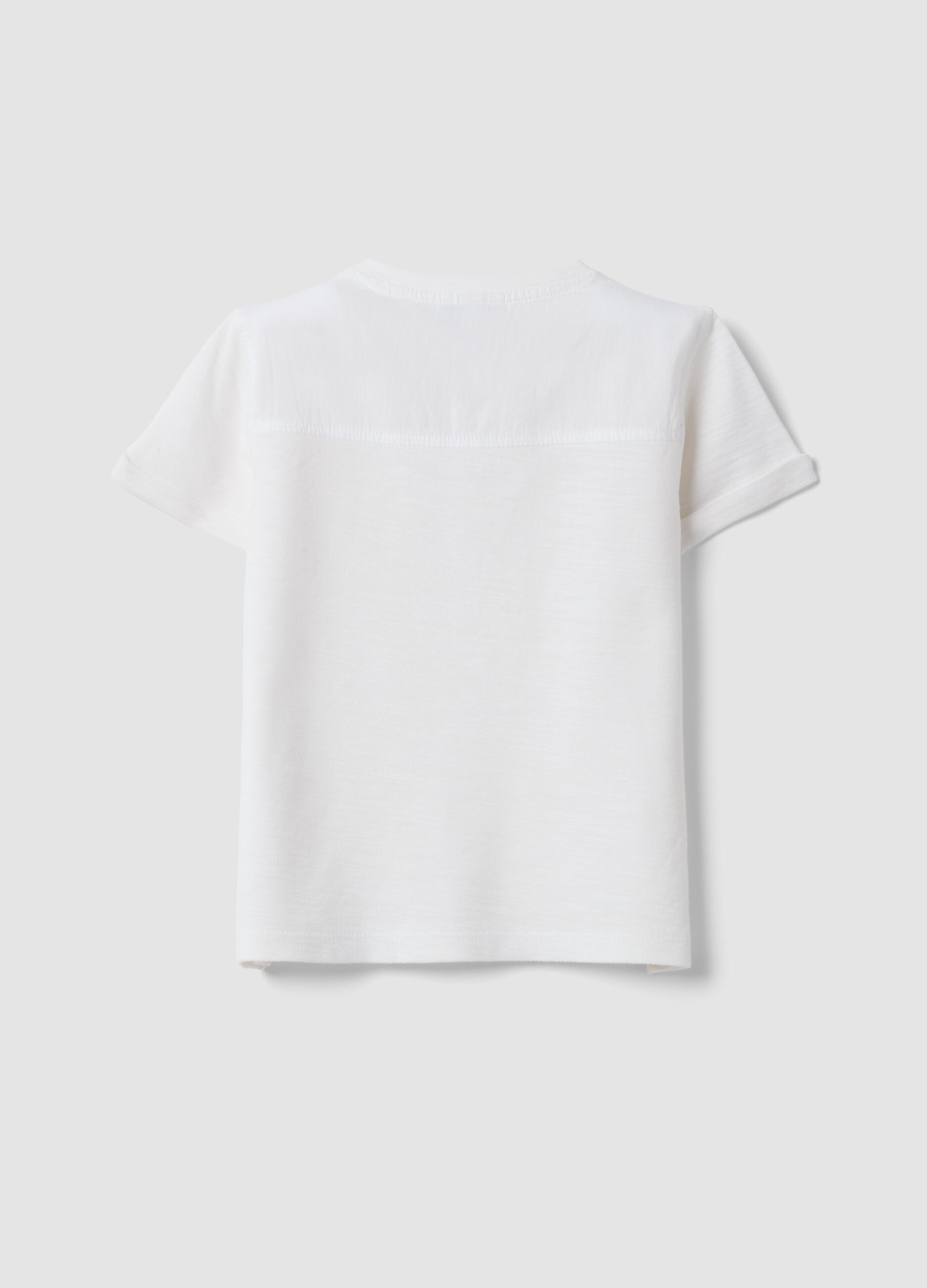 White pure cotton boys' t-shirt with regular fit and pocket